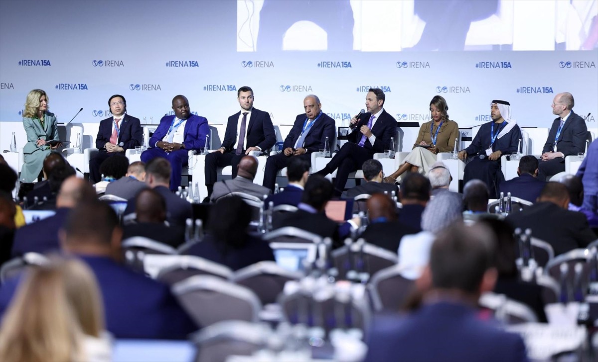 Enerji ve Tabii Kaynaklar Bakanı Alparslan Bayraktar, Birleşik Arap Emirlikleri'nin başkenti Abu...