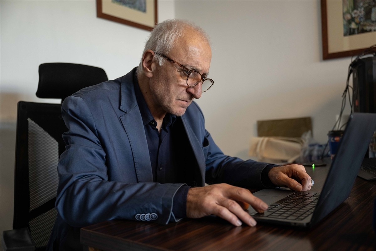 Eski Anadolu Ajansı (AA) Genel Müdürü gazeteci Mehmet Güler, AA'nın "Yılın Kareleri" oylamasına...