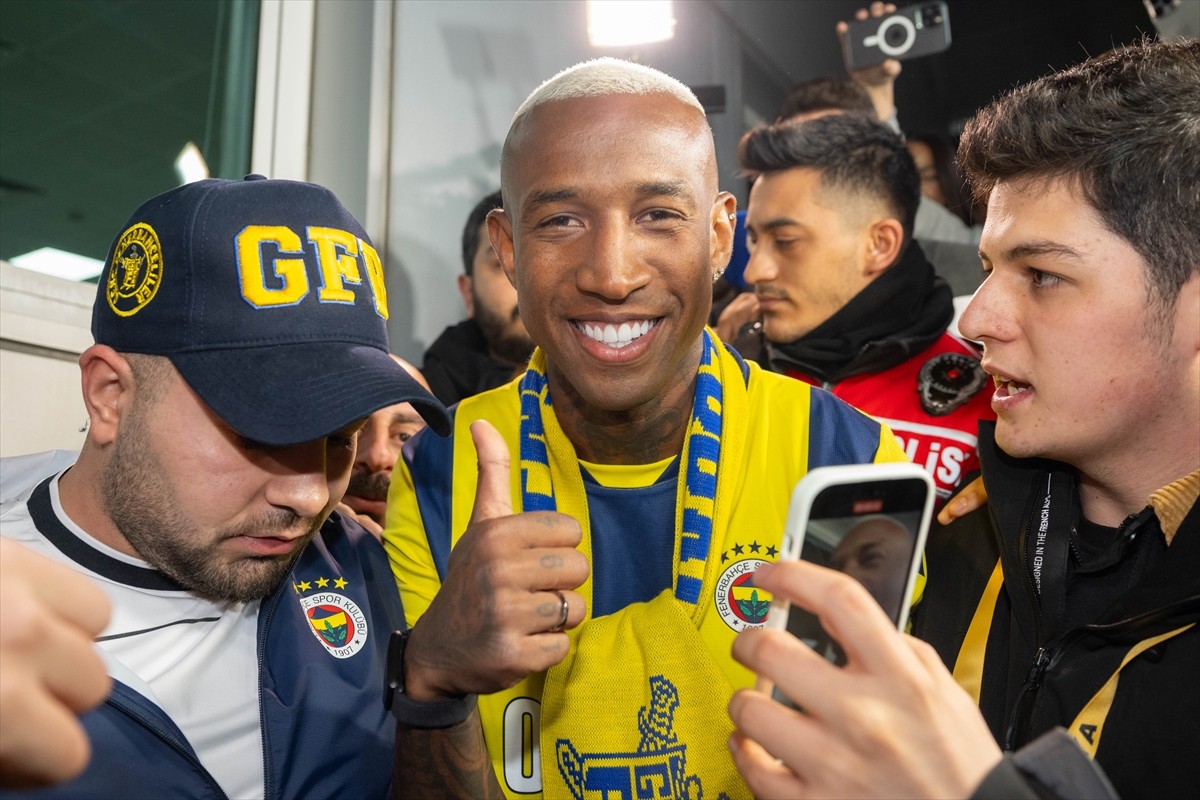 Fenerbahçe'nin transferi için anlaşmaya vardığı Brezilyalı futbolcu Anderson Talisca, İstanbul'a...