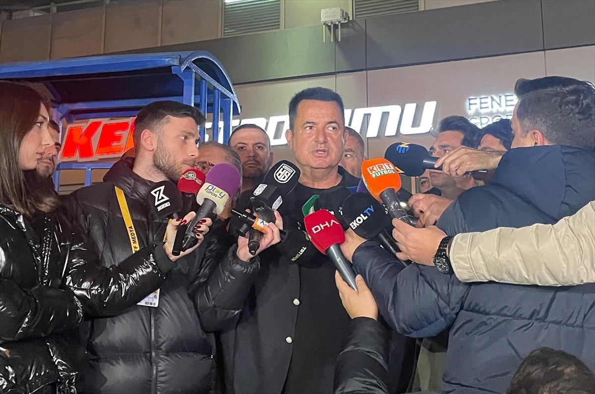 Fenerbahçe Kulübü Asbaşkanı Acun Ilıcalı,(ön sol 3), Atakaş Hatayspor maçının ardından Ülker...