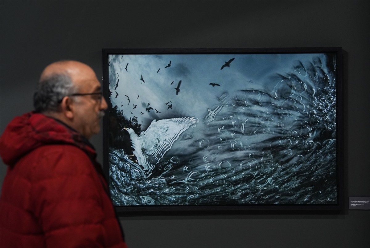Fotoğraf sanatçısı Saygun Dura'nın "Arada" isimli sergisi başkentte, CerModern’in Güney Hangar...