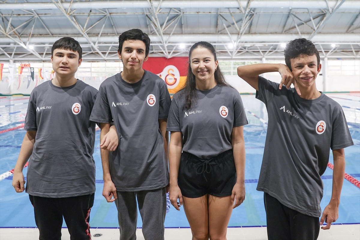 Galatasaray'ın otizmli bireyler için kurduğu otizm yüzme takımı, adını hem ulusal hem de...