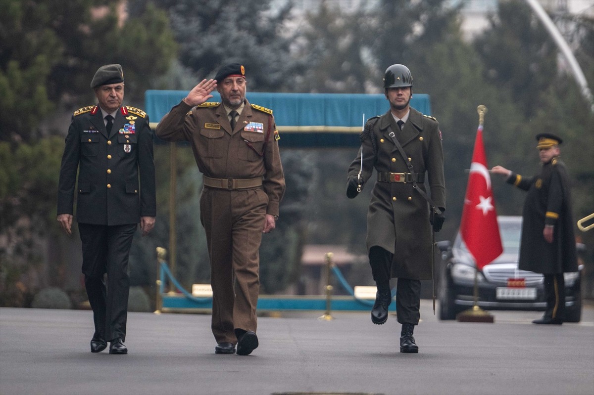 Genelkurmay Başkanı Orgeneral Metin Gürak (solda), Libya Genelkurmay Başkanı Orgeneral Muhammed...
