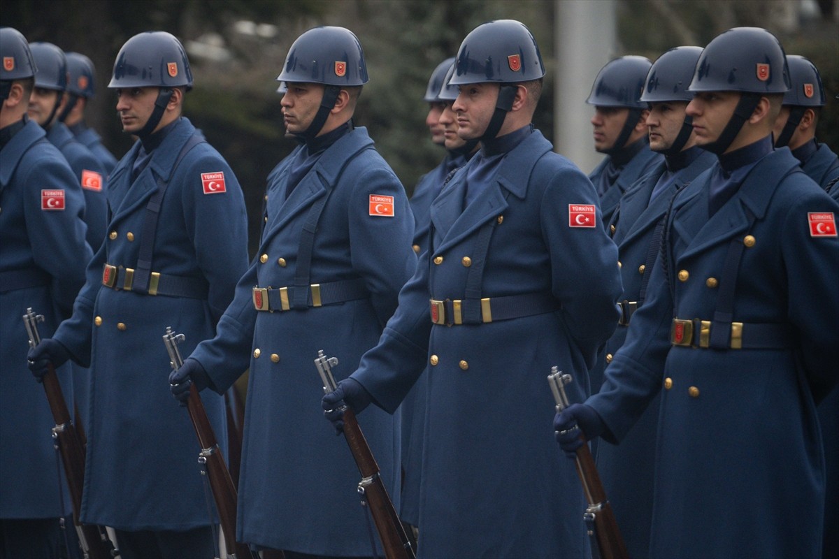 Genelkurmay Başkanı Orgeneral Metin Gürak (solda), Libya Genelkurmay Başkanı Orgeneral Muhammed...