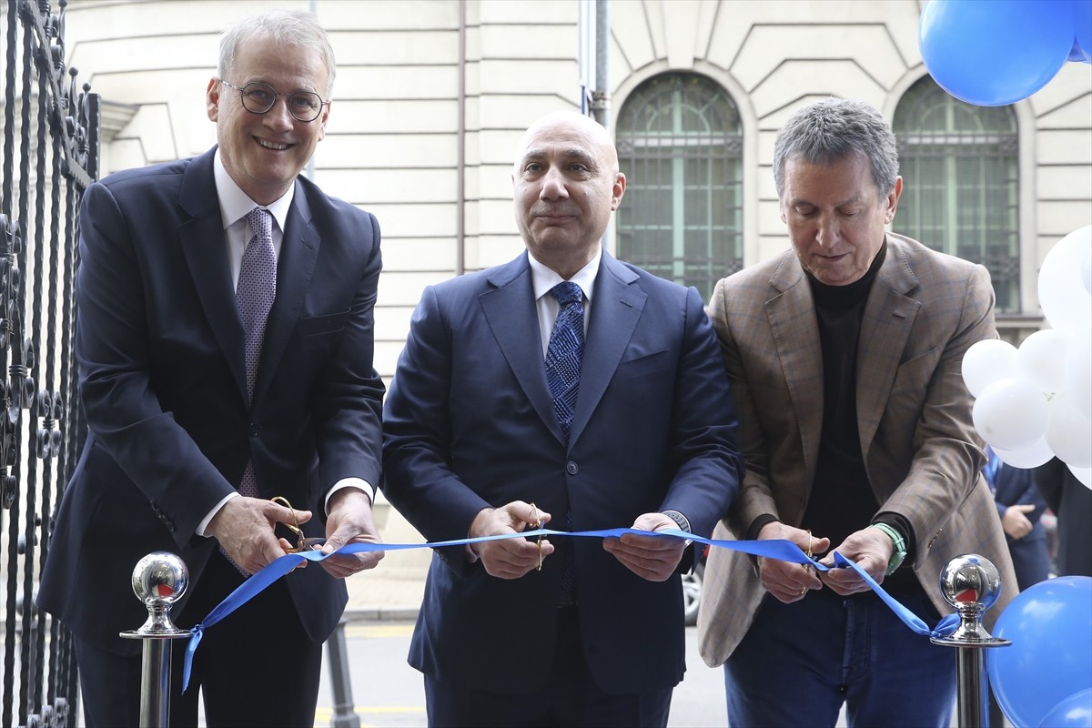 Halkbank, 2015'ten bu yana faaliyet gösterdiği Sırbistan'da 44'üncü şubesini başkent Belgrad'da...