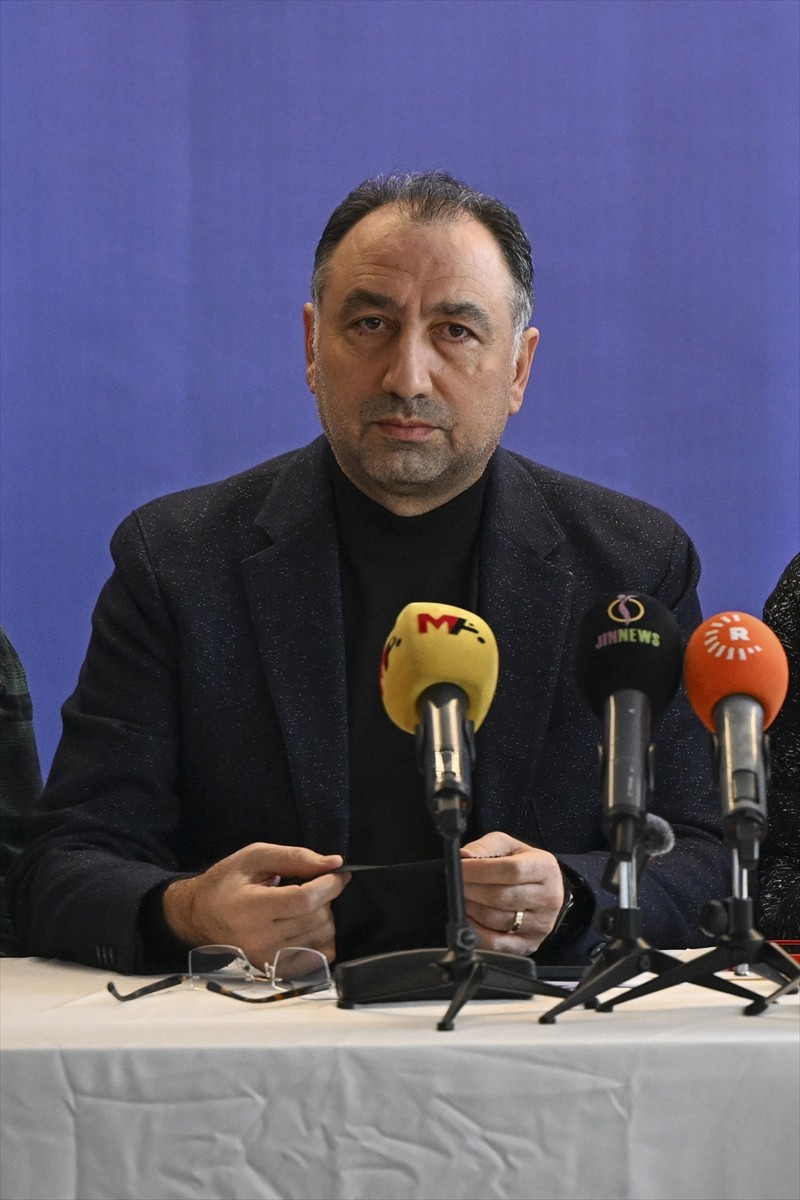 Halkların Demokratik Kongresi (HDK), Beyoğlu Taksim'deki bir otelde "Barış için 1 milyon imza"...