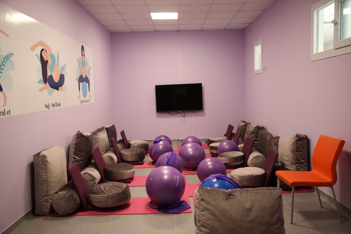 Hatay'da depremlerde büyük hasar oluşan sağlık altyapısının ayağa kaldırılması için hizmete açılan...