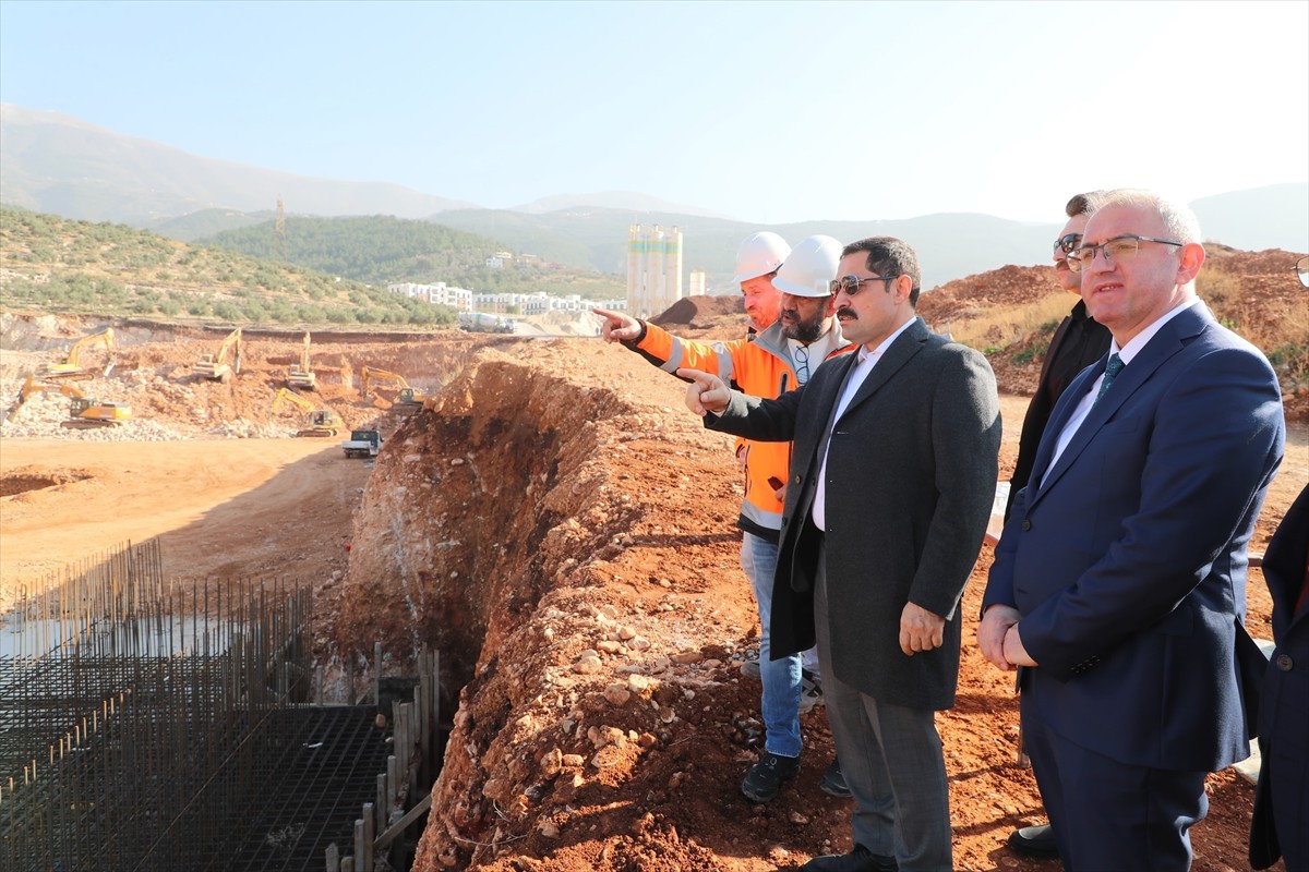 Hatay'ın İskenderun ilçesinde yapımına başlanan 600 yataklı devlet hastanesi inşaatı devam ediyor....