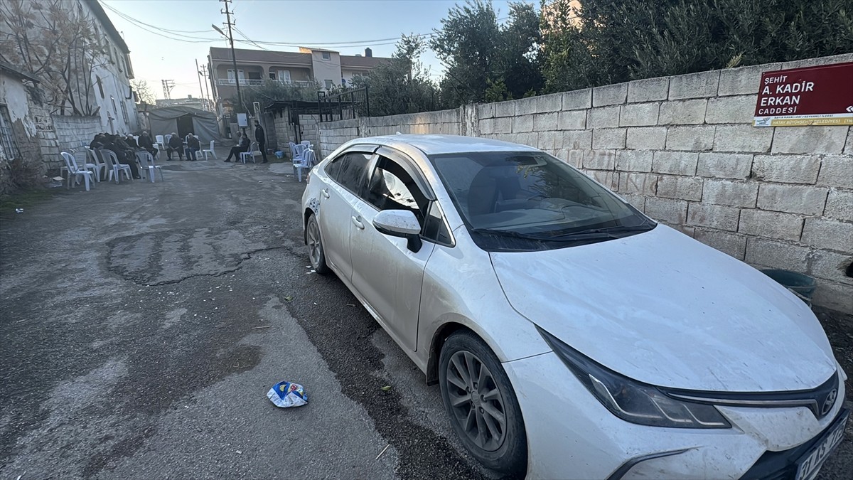 Hatay'ın Reyhanlı ilçesinde vefat eden akrabalarının taziyesine giden 2 kişi, motosikletli ve...