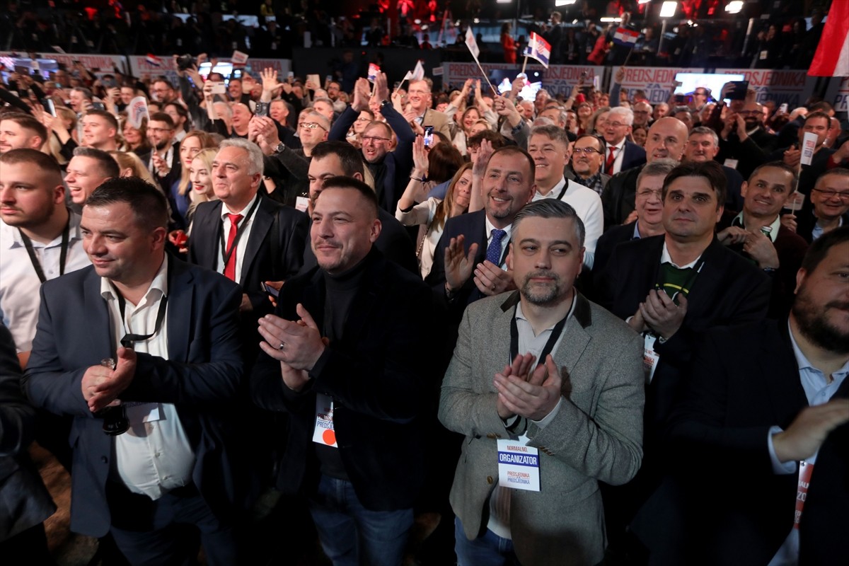 Hırvatistan'da cumhurbaşkanı seçimini kazanan Sosyal Demokrat Partinin desteklediği mevcut...