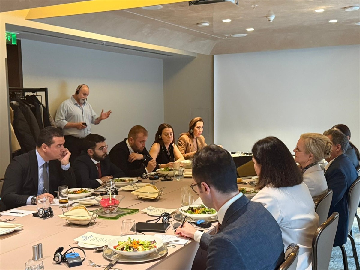 Humberto Lopez ve Uluslararası Finans Kurumu (IFC) Türkiye ve Orta Asya Direktörü Wiebke...