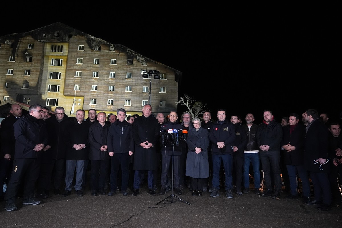 İçişleri Bakanı Ali Yerlikaya, Kartalkaya’da Grand Kartal Otel'deki yangına ilişkin açıklamalarda...