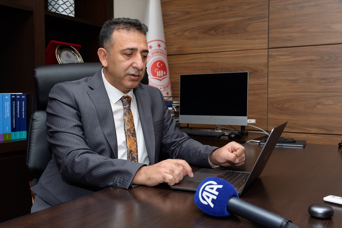 ⁠İklim Değişikliği Başkanı Halil Hasar, Anadolu Ajansının (AA) düzenlediği 'Yılın Fotoğrafları'...