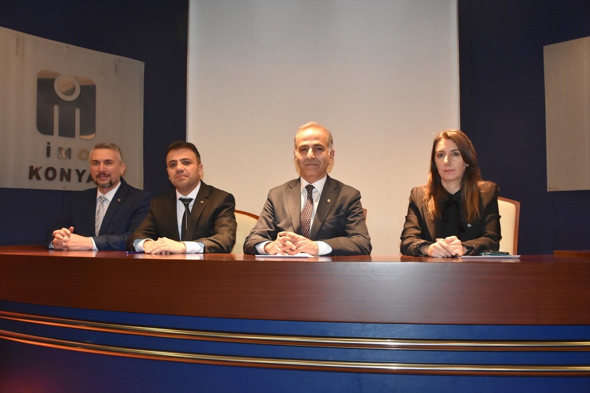 İnşaat Mühendisleri Odası (İMO) Konya Şube Başkanı Hasan Özgür Yetiştirici (Sağ 2), Konya'da çöken...