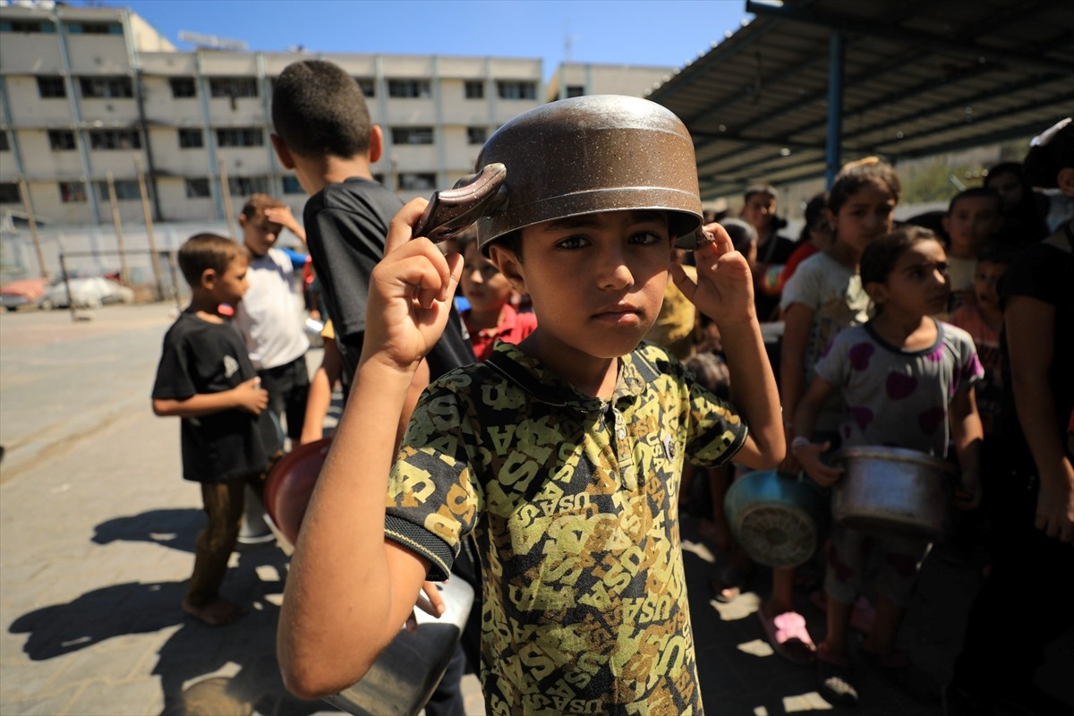 İnsan Hak ve Hürriyetleri İnsani Yardım Vakfı (İHH), İsrail'in saldırdığı Gazze'ye geçen yıl 460...