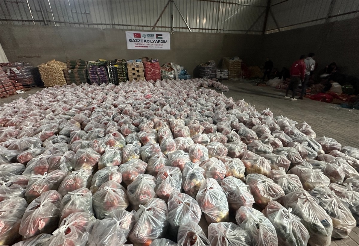 İnsana Değer Veren Dernekler Federasyonu (İDDEF), İsrail'in saldırılarını sürdürdüğü Gazze'ye...