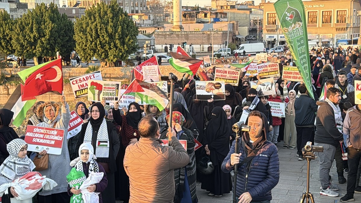İsrail'in Filistin'e yönelik saldırıları, Adana'da protesto edildi. Bazı sivil toplum kuruluşları...