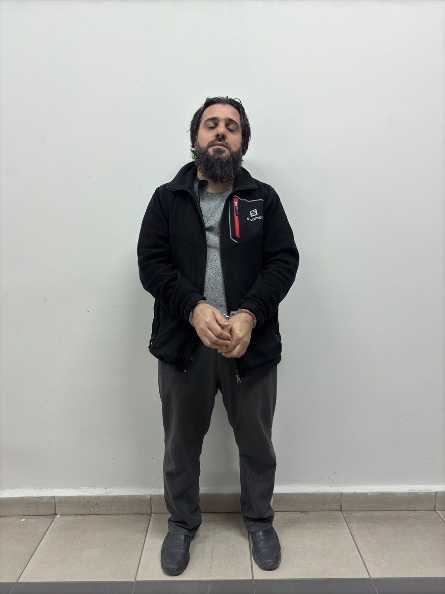 İstanbul'da, 2018 yılında 'El Kaide silahlı terör örgütüne üye olma' suçundan haklarında 7 yıl...