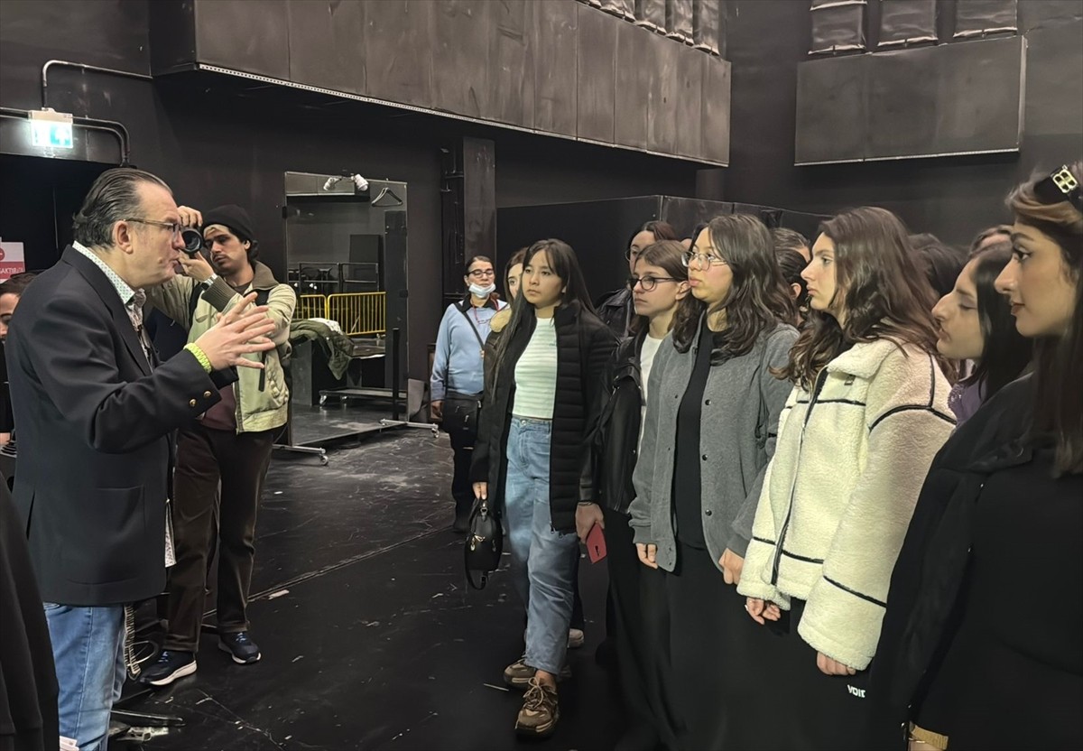 İstanbul Devlet Opera ve Balesi (İDOB), "Operayı Geziyorum" başlıklı eğitim etkinliği düzenlemeye...