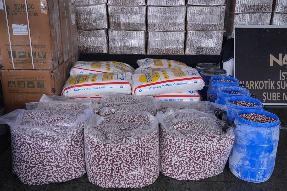 İstanbul Emniyet Müdürlüğü Narkotik Suçlarla Mücadele Şube Müdürlüğünce gerçekleştirilen operasyon...