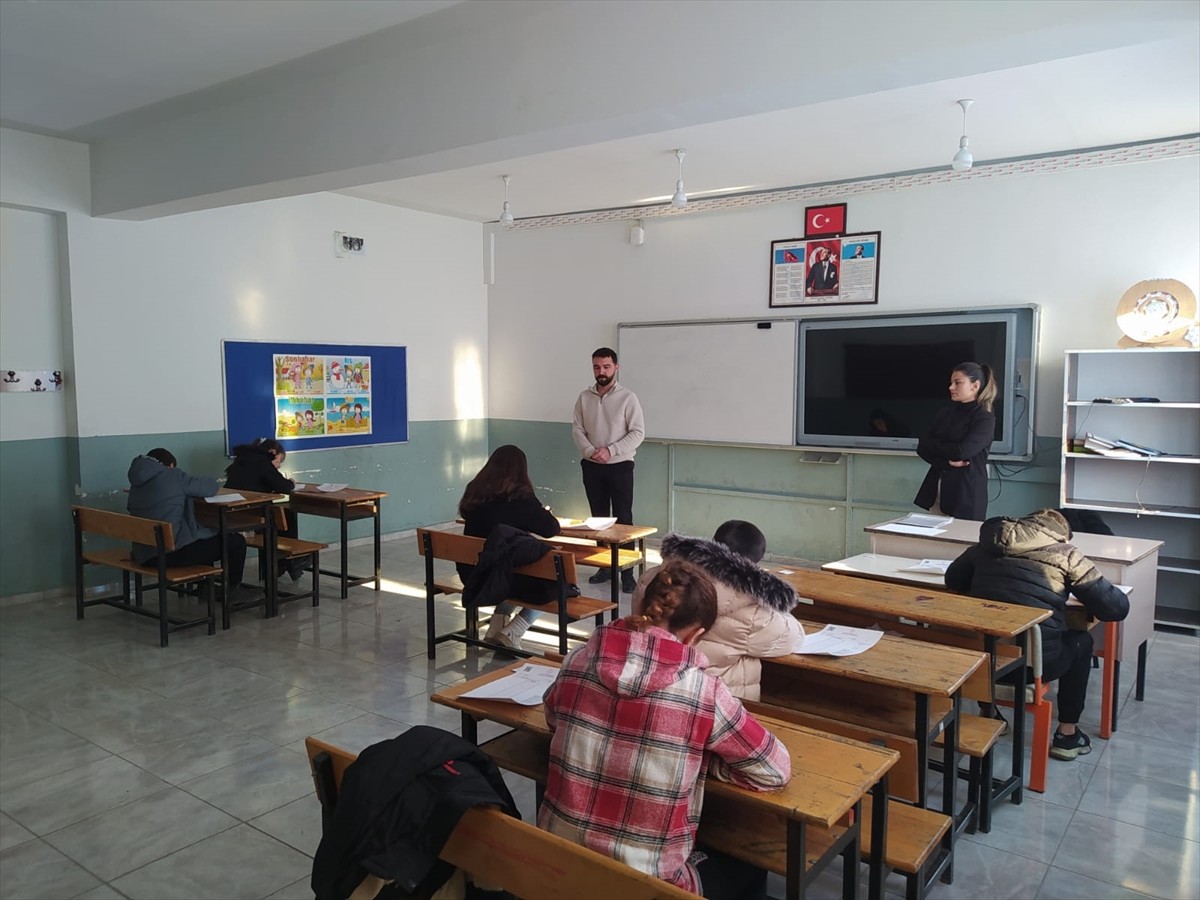 İstanbul ve Hakkari İl Milli Eğitim müdürlükleri işbirliğiyle düzenlenen "İstanbul-Hakkari Bilim...