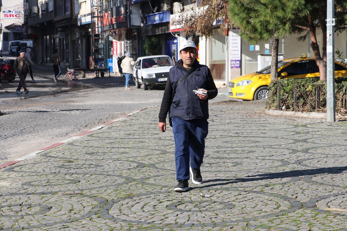 İzmir'de, Milli Piyango tarafından düzenlenen yılbaşı özel çekilişinde büyük ikramiyenin isabet...