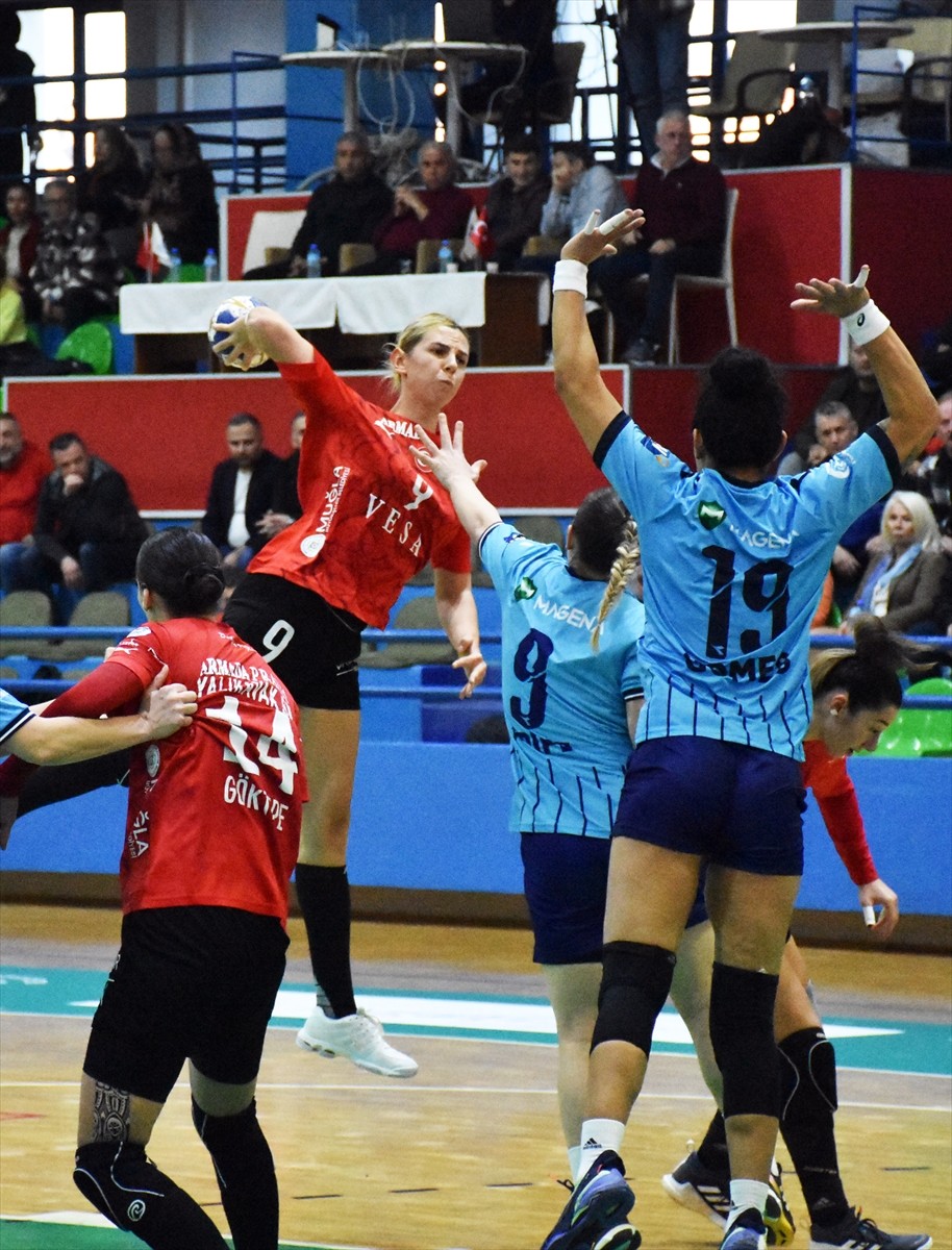 Kadınlar Hentbol Süper Lig 12. haftasında Armada Praxis Yalıkavak ile Ortahisar Belediyespor...