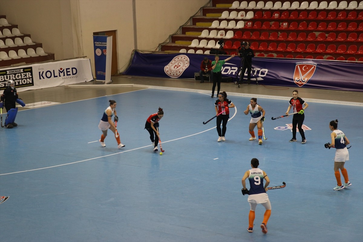  Kadınlar Salon Hokey Süper Lig Süper Final müsabakaları, 4 takımın katılımıyla Amasya'da start...