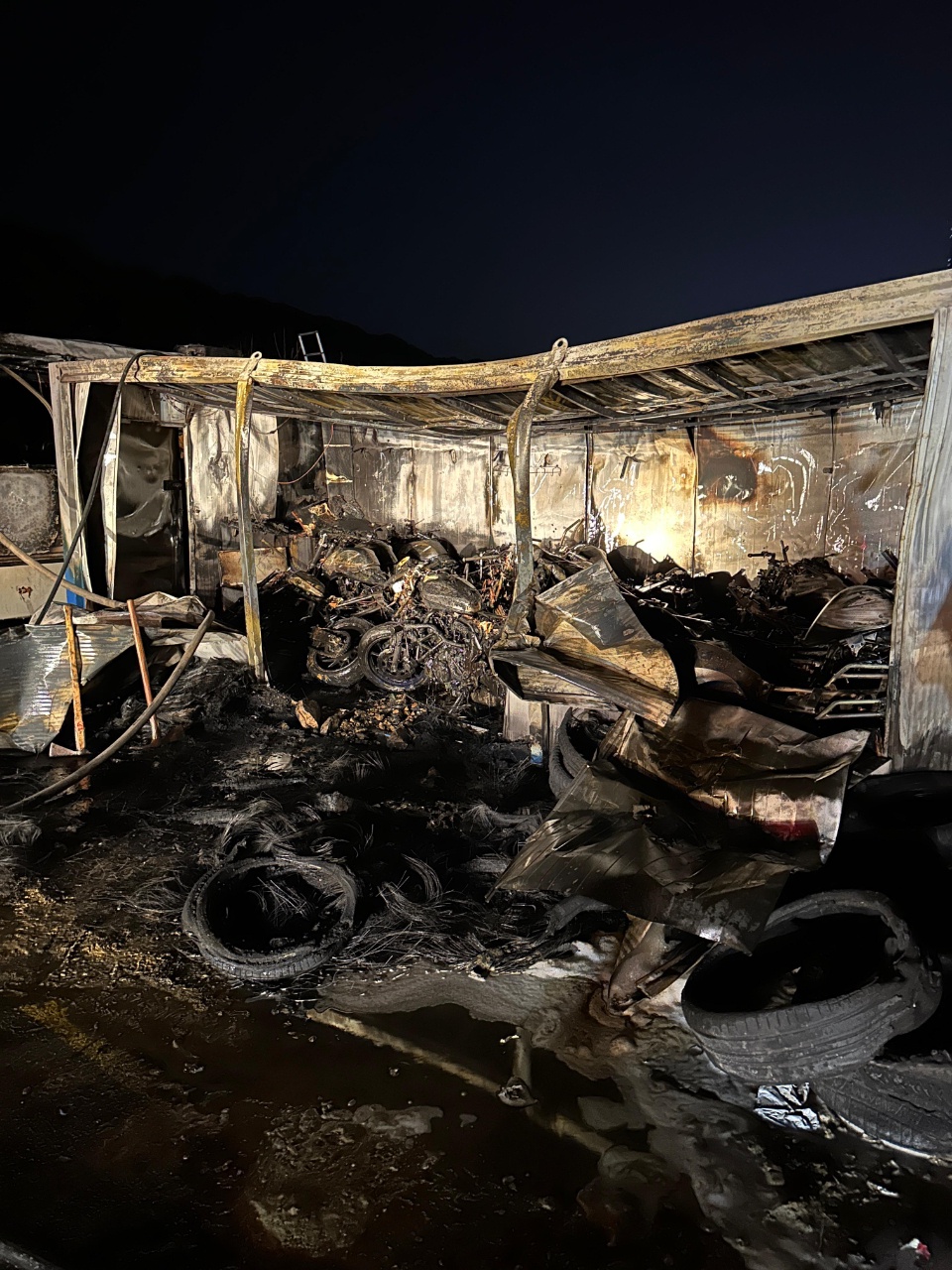 Kağıthane'de Sürücü Kurslarına Ait Konteynerlarda Yangın Çıktı