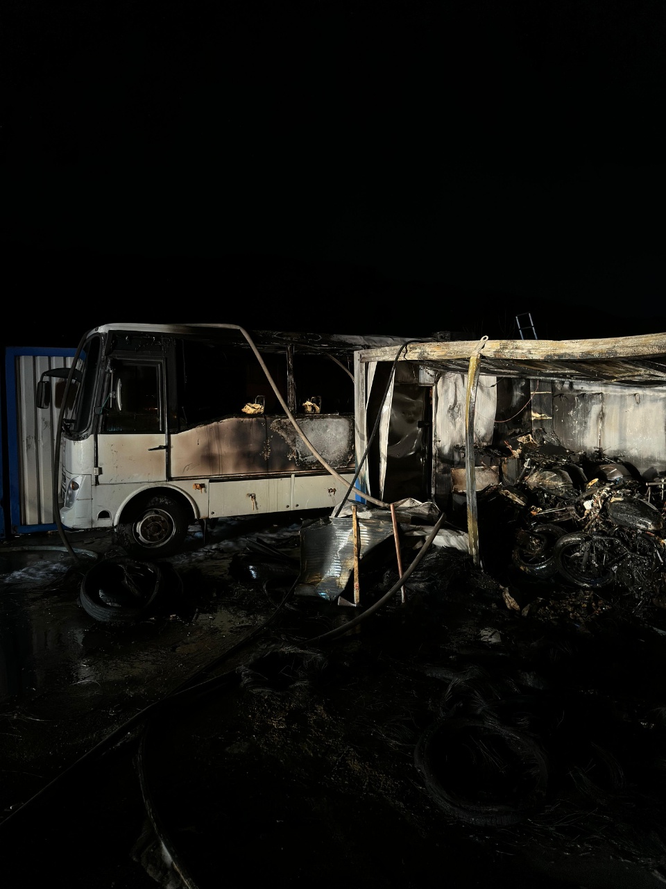 Kağıthane'de Sürücü Kurslarına Ait Konteynerlarda Yangın Çıktı