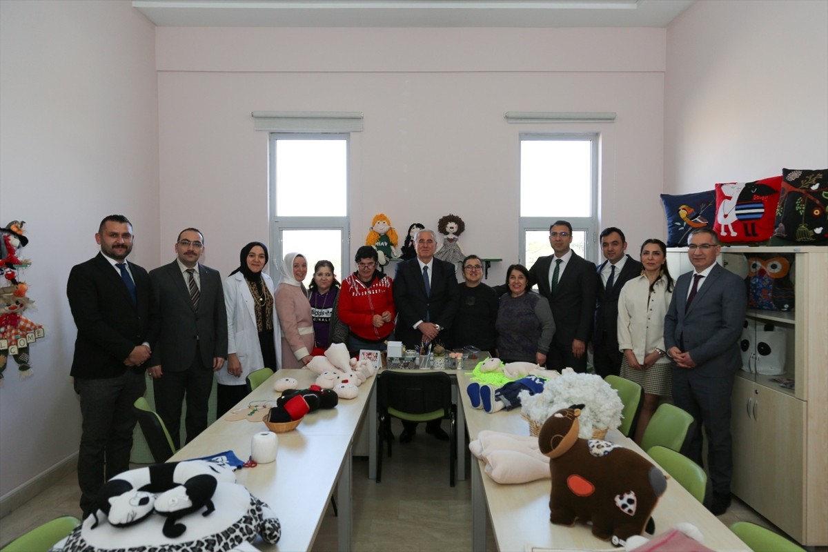 Kamu Başdenetçisi Mehmet Akarca, Saray Engelsiz Yaşam Bakım ve Rehabilitasyon Merkezi'ni ziyaret...