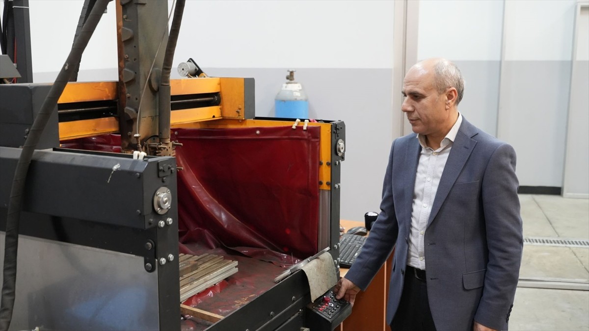 Karabük Üniversitesi (KBÜ), Türk savunma sanayisine katkı sağlamak amacıyla zırh çeliklerinin...