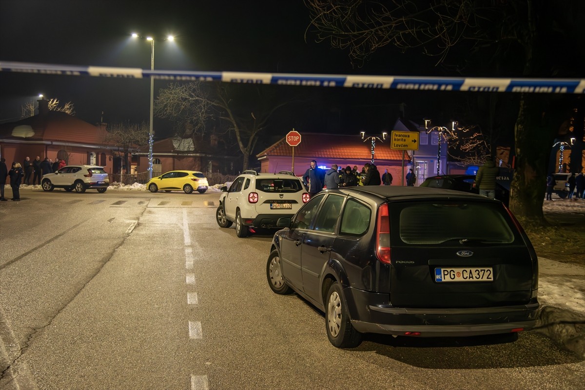 Karadağ'ın güneyinde bulunan Cetinje kentinde 45 yaşındaki bir kişinin silahlı saldırısı sonucu en...