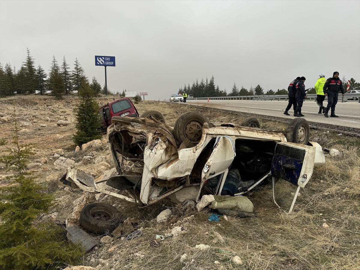Karaman’da hafif ticari araç ile otomobilin çarpışması sonucu 4 kişi yaralandı. İhbar üzerine kaza...