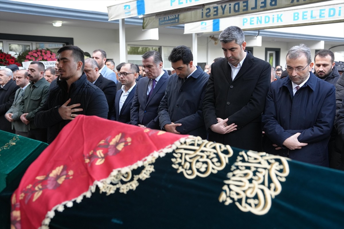 Kartalkaya'daki otel yangınında hayatını kaybeden Şenol, Mina ve Gülçin Akişli, İstanbul'da son...