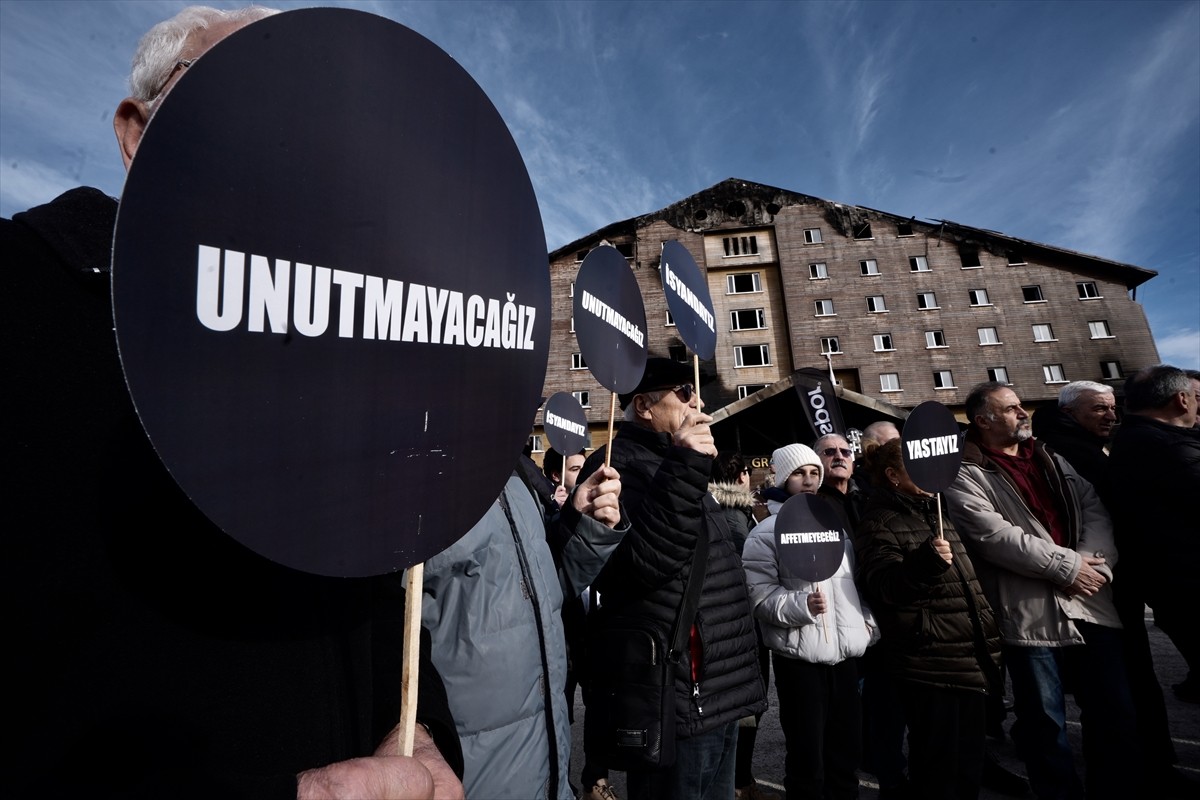 Kartalkaya Kayak Merkezi'ndeki Grand Kartal Otel'de çıkan yangında yaşamını yitiren 78 kişi için...