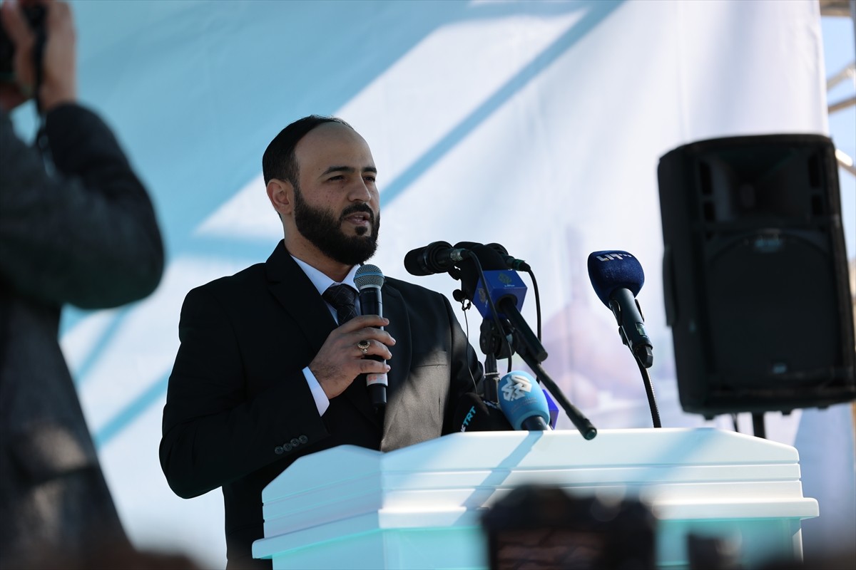 Katar Charity Kurumu ve İHH İnsani Yardım Vakfının işbirliğinde Suriye'nin Azez ilçesinde inşa...