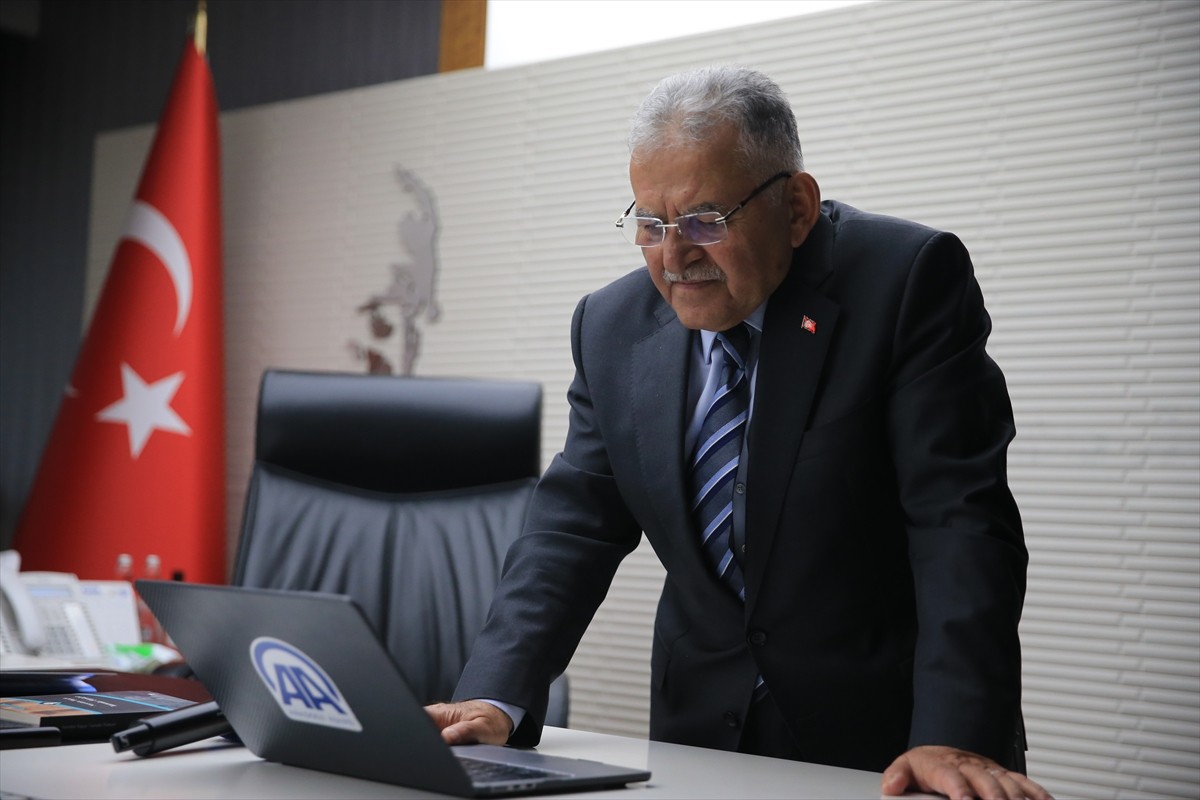 Kayseri Büyükşehir Belediye Başkanı Memduh Büyükkılıç, Anadolu Ajansının (AA) gözünden 2024'e...
