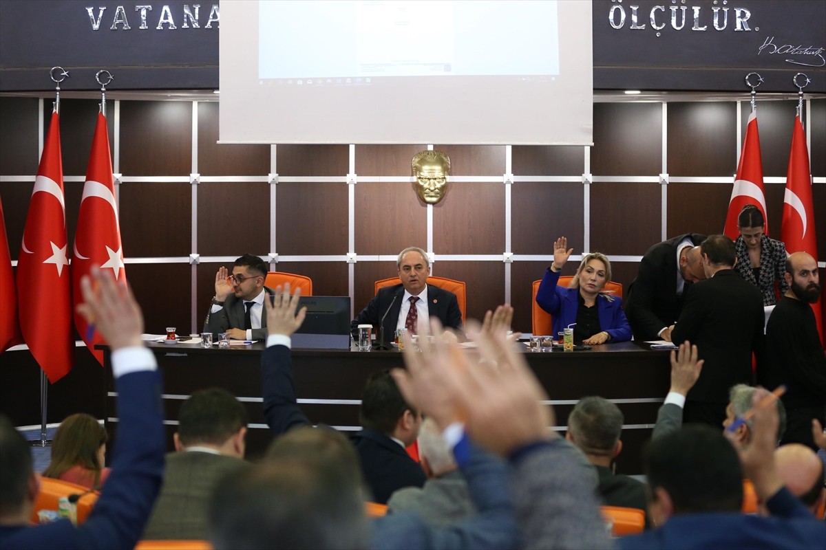 Kepez Belediye Meclisi, Antalya'da tedavi gördüğü hastanede 2 Ocak'ta 79 yaşında vefat eden...