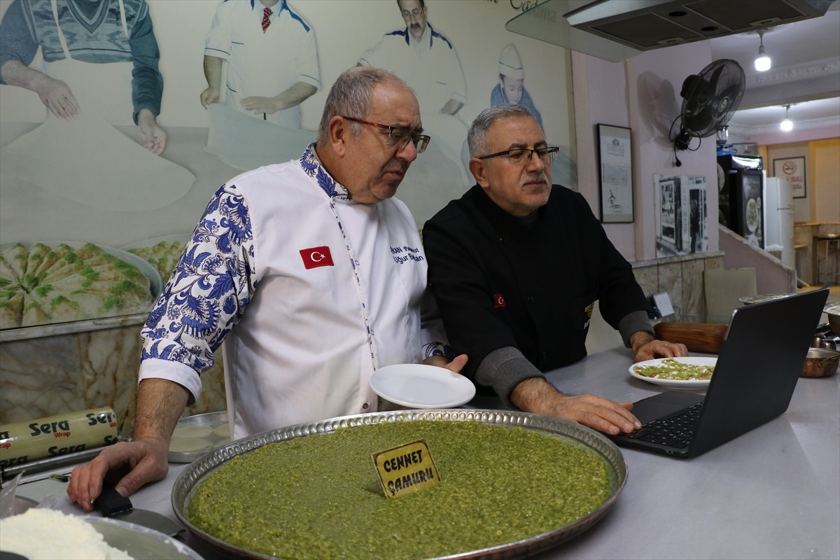 Kilis'in coğrafi işaret tescilli katmer ve cennet çamuru tatlılarının ustaları, Anadolu Ajansının...