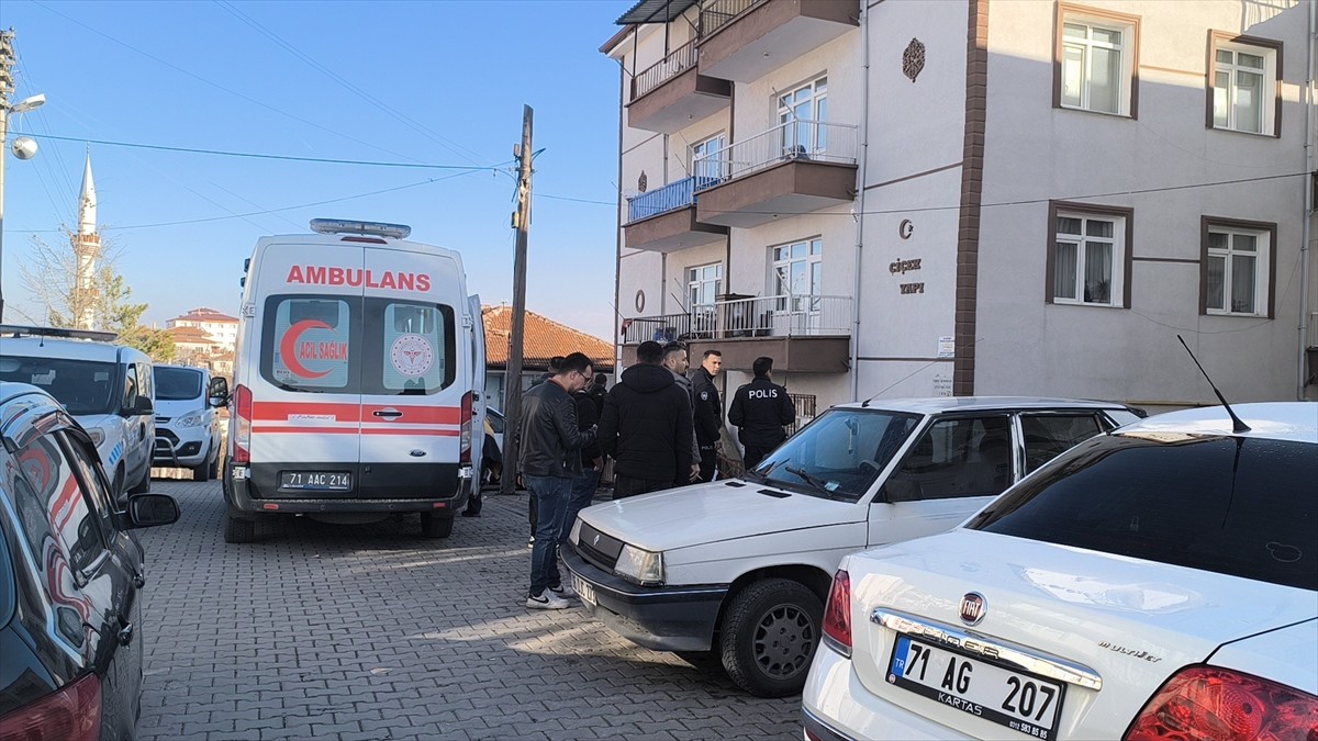 Kırıkkale'de 25 yaşındaki genç, evinde ölü bulundu. İhbar üzerine olay yerine polis ve sağlık...