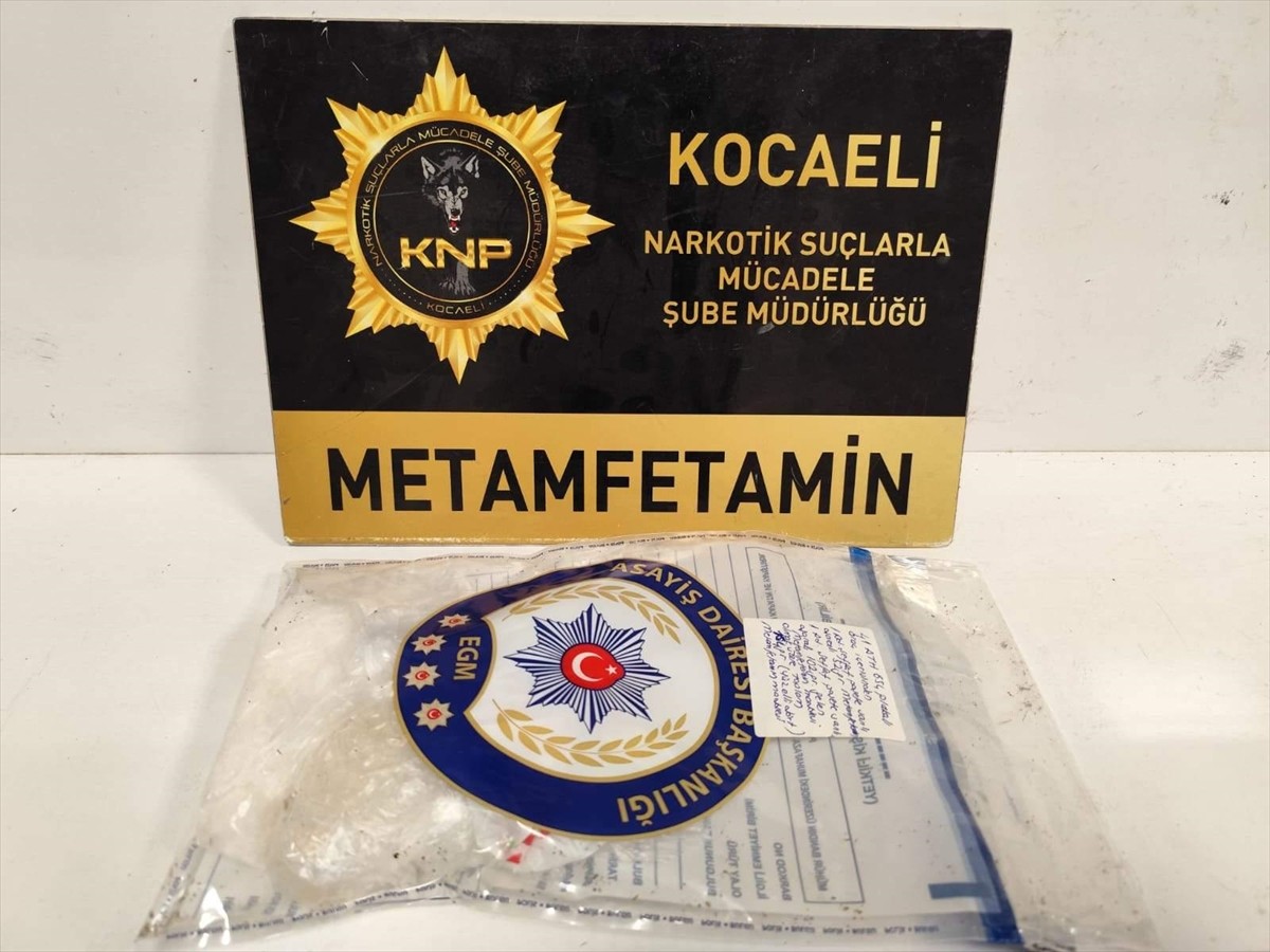 Kocaeli'de düzenlenen uyuşturucu operasyonunda gözaltına alınan 11 şüpheliden 5'i tutuklandı....