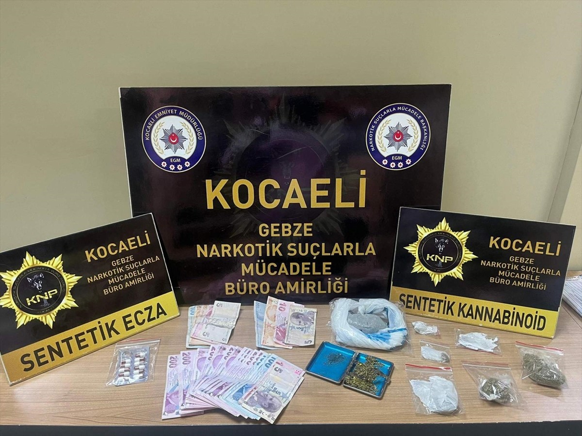 Kocaeli'de düzenlenen uyuşturucu operasyonunda gözaltına alınan 8 şüpheliden 6'sı tutuklandı....