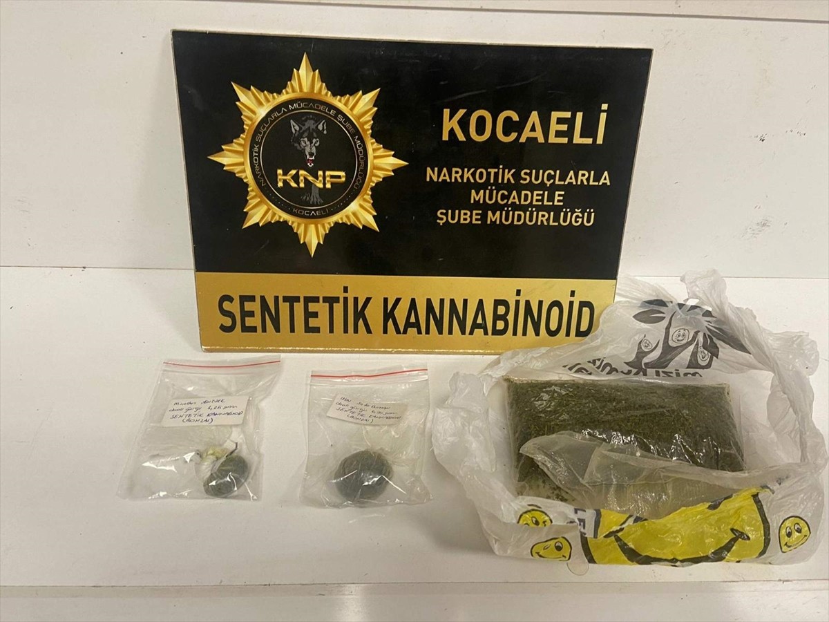 Kocaeli'de düzenlenen uyuşturucu operasyonunda gözaltına alınan 8 şüpheliden 6'sı tutuklandı....