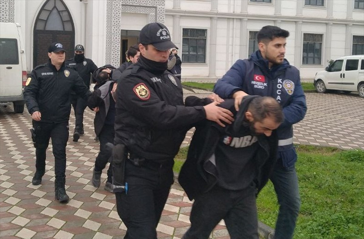 Kocaeli'de fabrika ve iş yerlerinden hırsızlık yapan 7 şüpheli tutuklandı. 