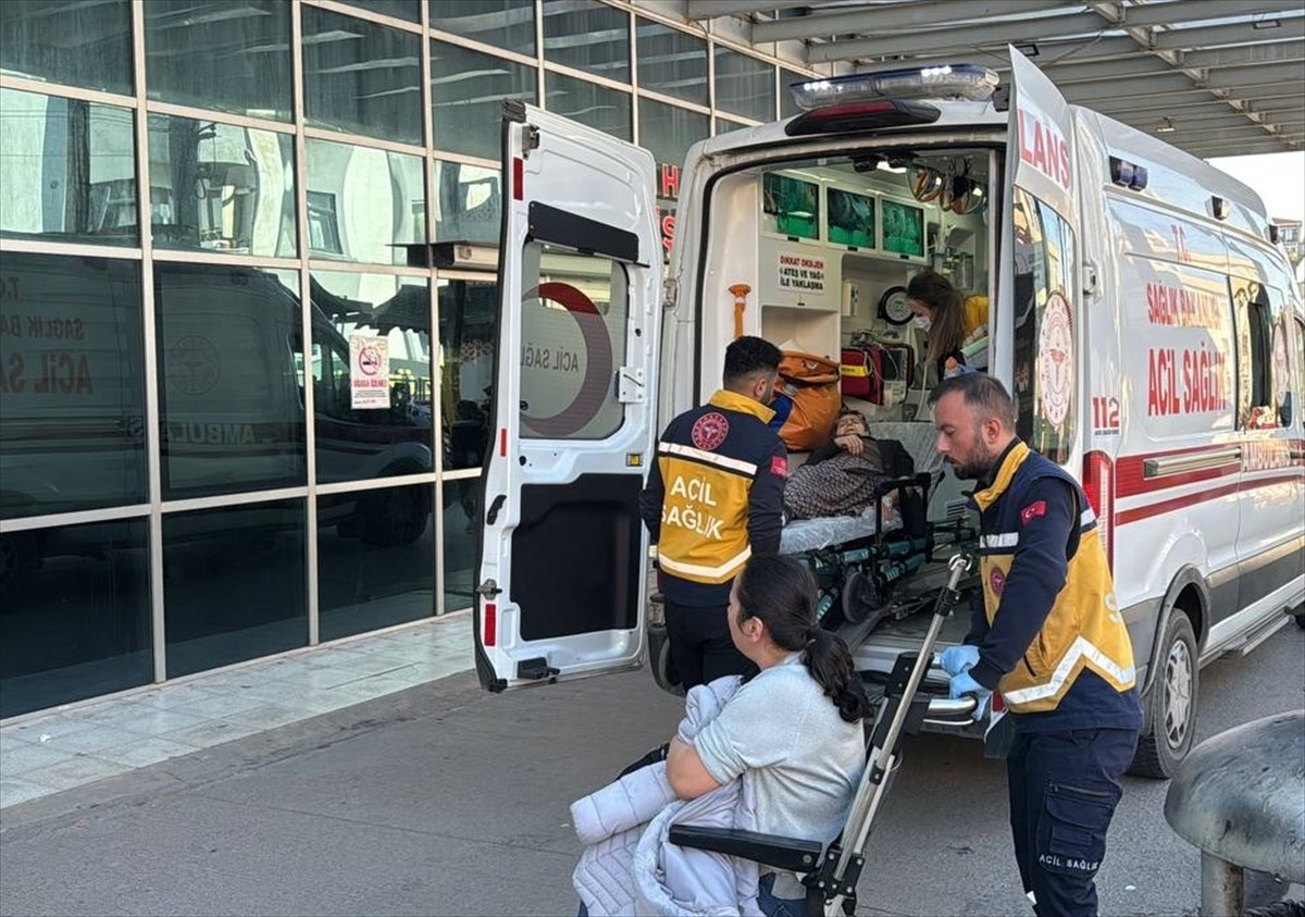 Kocaeli'nin Çayırovası ilçesinde, böcek için ilaçlama yapılan binadaki 2 kişi zehirlenme...