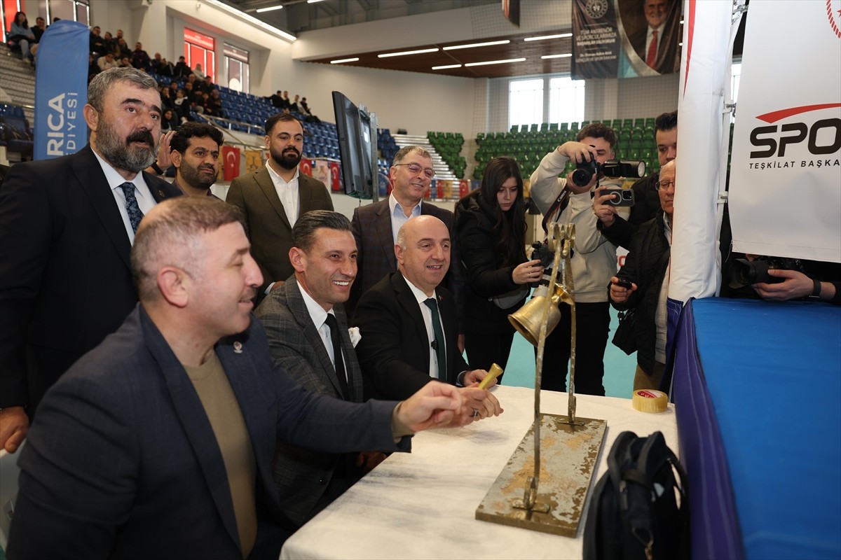  Kocaeli'nin Darıca ilçesinde Büyük Kadınlar Türkiye Boks Şampiyonası başladı.