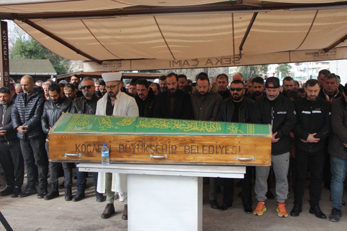 Kocaeli'nin İzmit ilçesinde taksici Emre Bayram'ın bıçakla öldürülmesiyle ilgili yakalanan şüpheli...