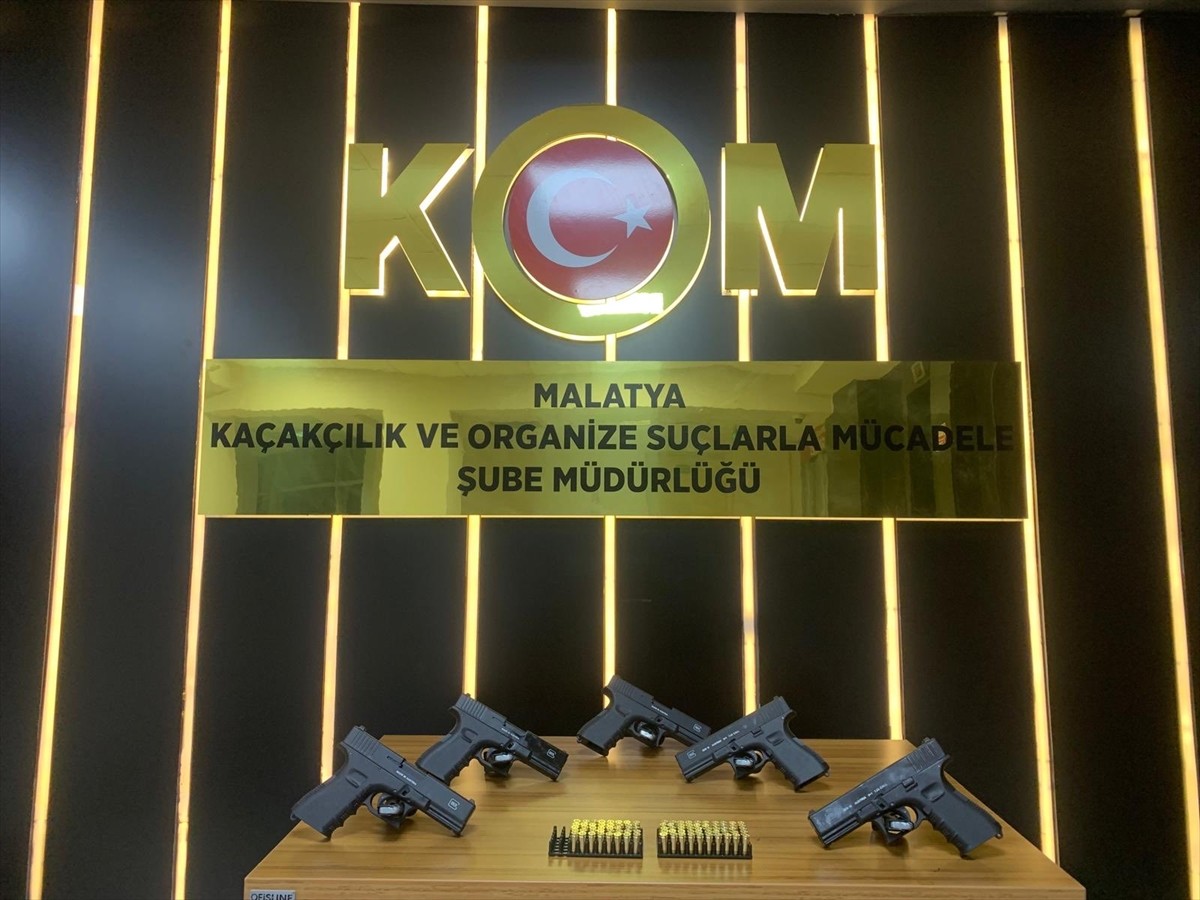 Malatya'da uyuşturucu kaçakçılığı yaptıkları ileri sürülen 4 zanlı tutuklandı. Operasyonda 16 bin...