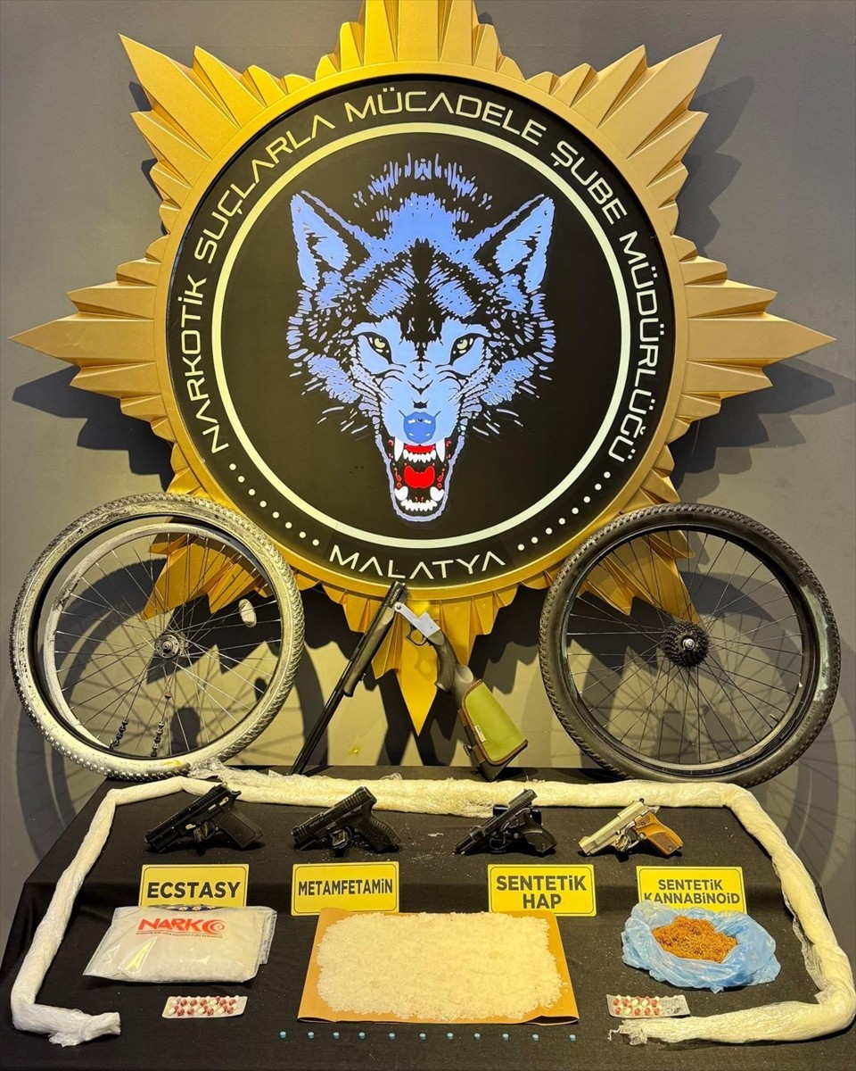 Malatya'da uyuşturucu operasyonunda 4 kilo 818 gram sentetik uyuşturucu, 24 sentetik hap...